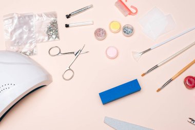 Ev manikürü için kozmetik seti. Yukarıdan görünüm