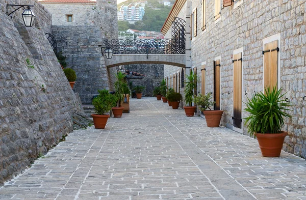 Ciudadela en el casco antiguo de Budva, Montenegro — Foto de Stock