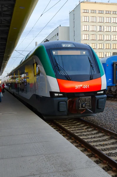 Elektrikli tren iş sınıf şirketin Stadler, Minsk, Beyaz Rusya — Stok fotoğraf