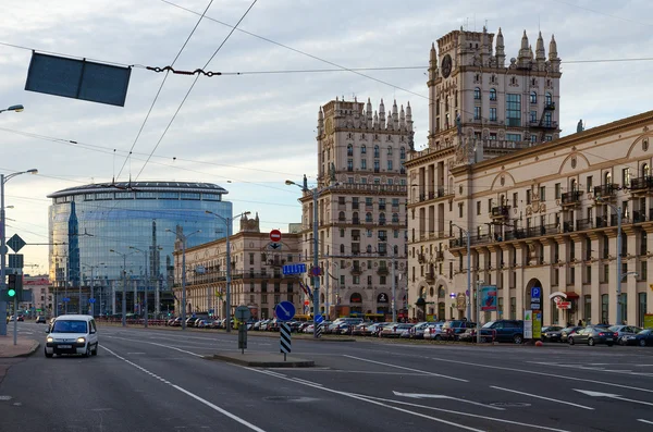 Privokzalnaya (Minsk Gates) Meydanı'nda akşam, Minsk, Beyaz Rusya