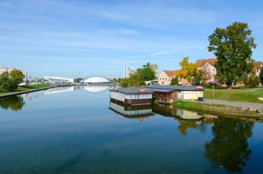 Görünüm Trinity banliyösü ve Svisloch Nehri, Minsk, Beyaz Rusya