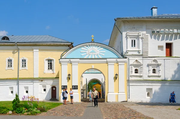 Puertas del norte (de Catalina) del monasterio de la Santísima Trinidad Ipatyevsky, Kostroma, Rusia — Foto de Stock