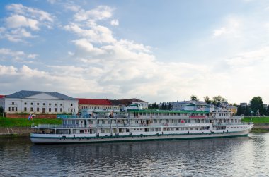 Yolcu gemisi Athanasius Nikitin Rybinsk, Rusya'nın nehir iskele üzerinde