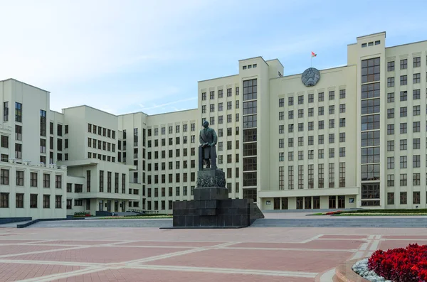 Anıt Lenin ve hükümet binası bağımsızlık Meydanı ' nda Minsk, Beyaz Rusya — Stok fotoğraf