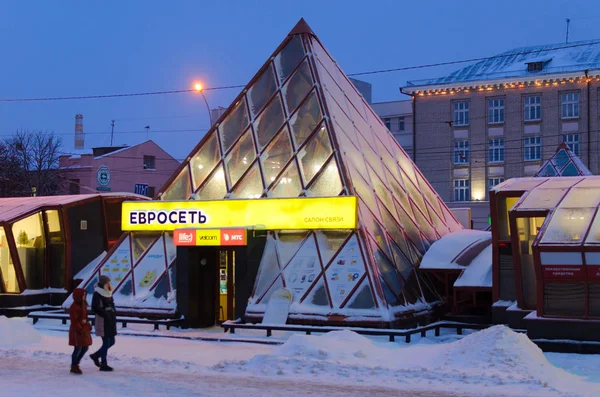 Salon of communication Euroset in winter evening, Gomel, Belarus — Stock Photo, Image