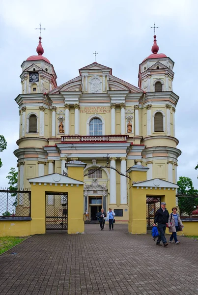 Katolikus templom a Szent apostolok Péter és Paul, Vilnius, Litvánia — Stock Fotó