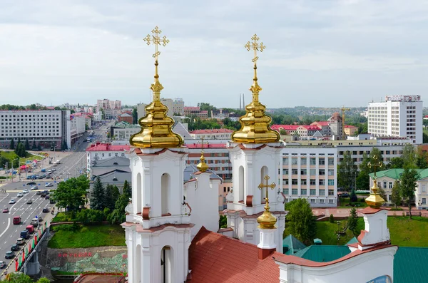 레닌 거리와 거룩한 부활 교회, 비쳅스크의 상위 뷰 — 스톡 사진