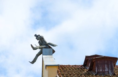 Anıt chimneysweep çatıda, Klaipeda, Litvanya