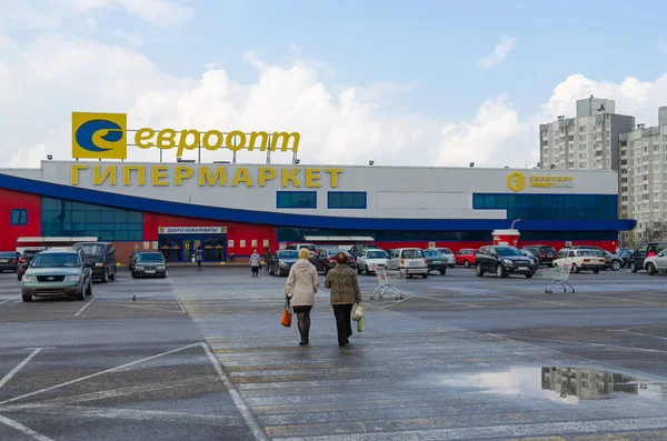 Supermarket Euroopt on Street Khatayevich, Gomel, Belarus — Stock Photo, Image
