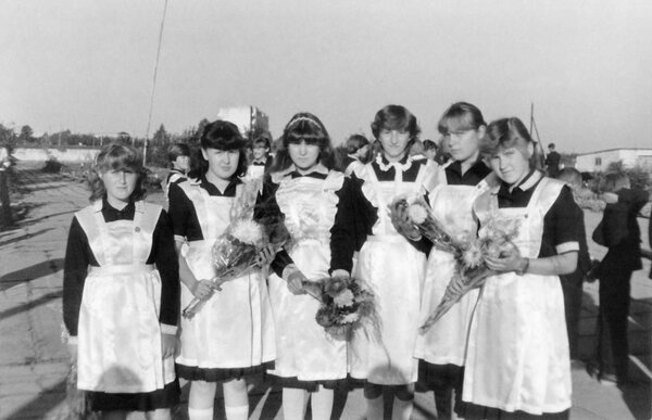 Школьницы в элегантной школьной форме 1 сентября (1985), Беларус
