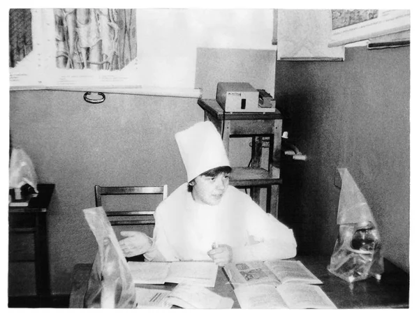 Estudante do Instituto Médico Vitebsk no Departamento de Histologia (foto do vintage 1987), Bielorrússia — Fotografia de Stock