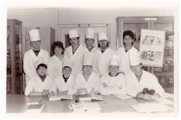 Студенты Витебского медицинского института на кафедре гистологии (групповое винтажное фото 1987), Беларусь — стоковое фото