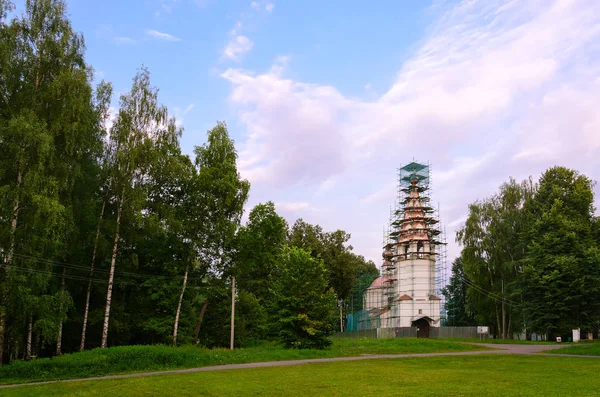 Собор Успения Пресвятой Богородицы на Соборной горе, Плес, Россия — стоковое фото