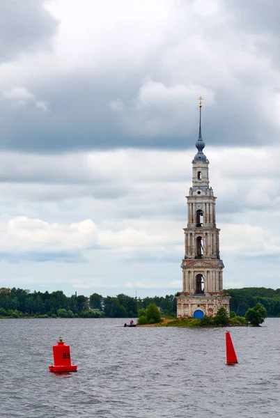 Flooded bell tower of St. Nicholas Cathedral, Kalyazin, Russia — Stock Photo, Image