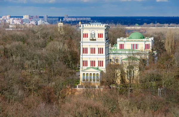 Вид сверху на Румянцево-Паскевичский дворец — стоковое фото