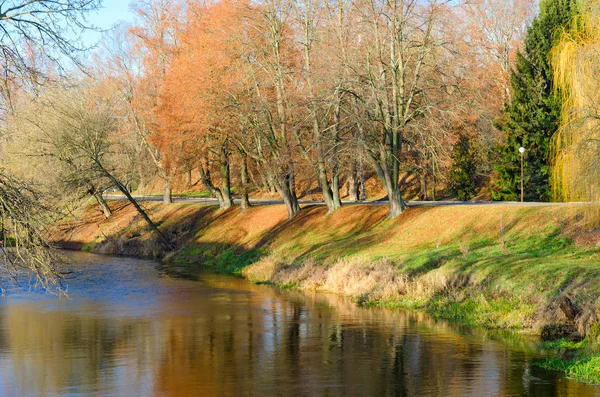 Sleeve of Mukhavets River on territory of Brest Fortress, Belarus — Stock Photo, Image