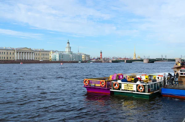 Blick auf kunstkamera, spieß der vasilyevsky insel, peter und paul festung, heiliger petersburg, russland — Stockfoto