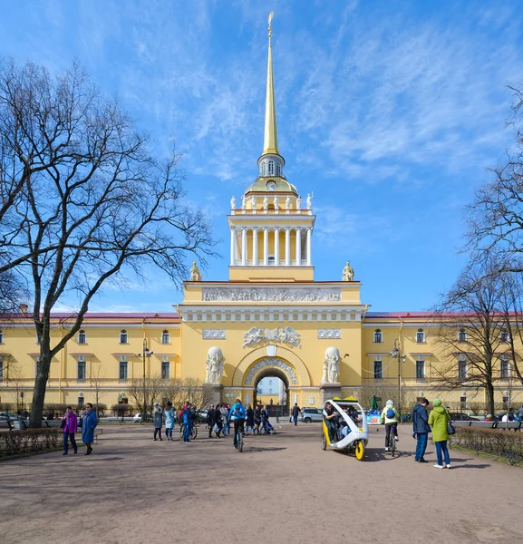 Byggnad av huvudsakliga amiralitetet, St. Petersburg, Ryssland — Stockfoto