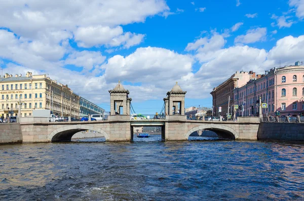 Vue du pont Lomonosov sur la rivière Fontanka, Saint-Pétersbourg, Russie — Photo