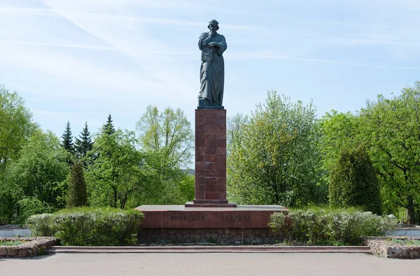 Skaryna 広場、ポラツク、ベラルーシの Frantsisk Skaryna の記念碑 — ストック写真