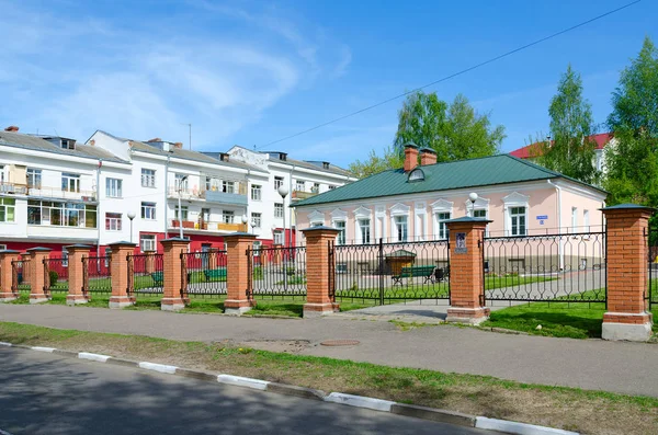 Stationära museiutställning promenera längs Nizhne-Pokrovskaya (hus av Peter I), Polotsk, Vitryssland — Stockfoto
