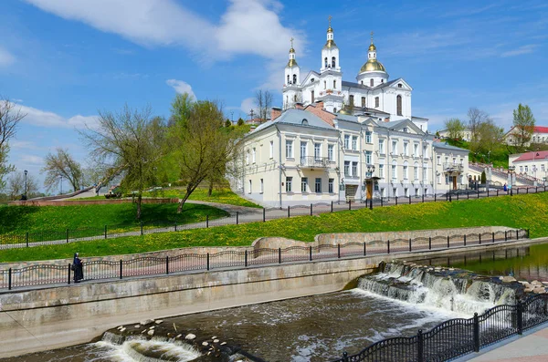 Entschlafungskathedrale auf dem Himmelfahrtsberg am Fluss vitba, Witebsk, Weißrussland — Stockfoto