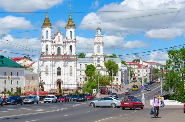 View of Town Hall and Holy Resurrection Church, Lenin Street, Vitebsk, Belarus — Stock Photo, Image