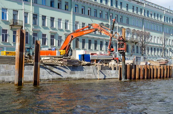 Rekonstruktion des Ufers des Flusses Fontanka, st. petersburg, Russland — Stockfoto