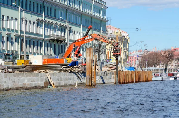 Rekonstruktion des Ufers des Flusses Fontanka, st. petersburg, Russland — Stockfoto