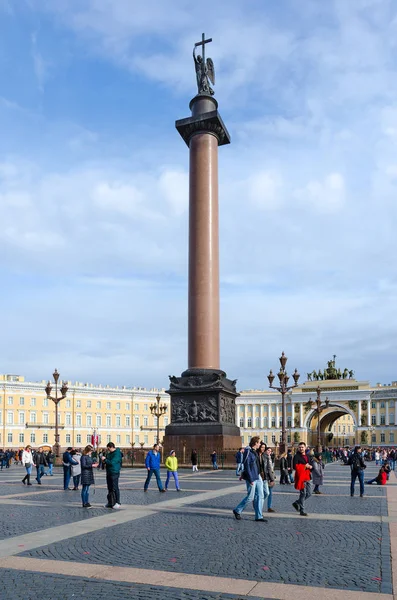 Alexander kolumn på Dvortsovaya Square, St. Petersburg, Ryssland — Stockfoto