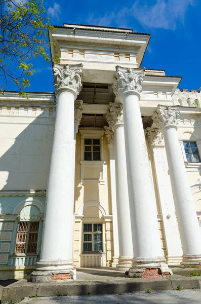 Фрагмент бывшего Дома офицеров, Полоцк, Беларусь — стоковое фото