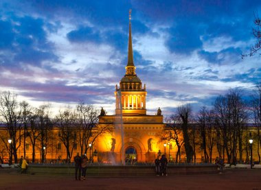 Ana Admiralty bina akşam aydınlatma, St. Petersburg, Rusya Federasyonu