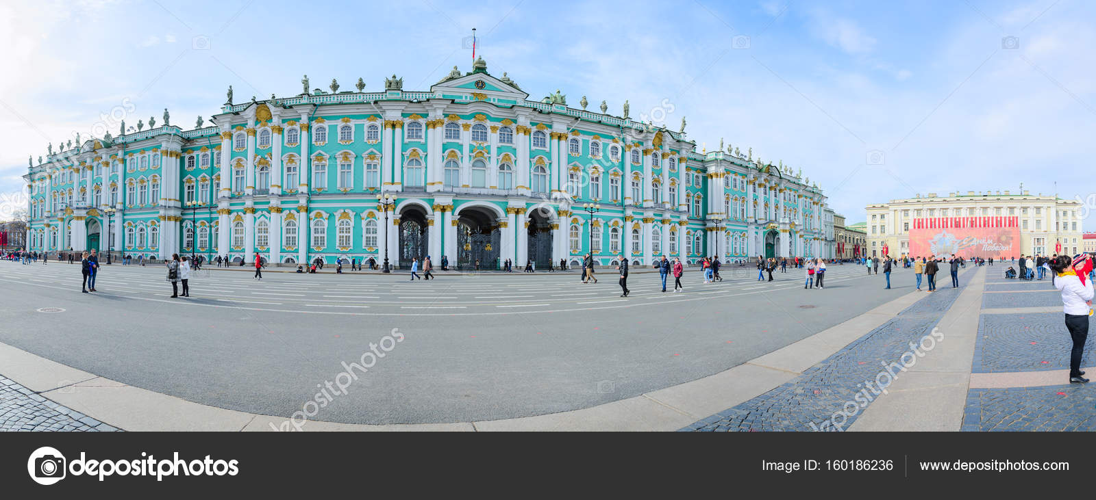 エルミタージュ美術館 (冬宮殿)、宮殿広場、サンクトペテルブルク、ロシア — ストック編集用写真©Olga355#160186236