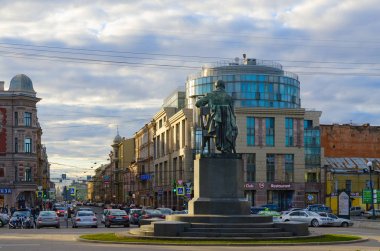 Zagorodny umudu ve Gorokhovaya sokak. Gün batımı ışık, St. Petersburg, Rusya Federasyonu akşam içinde a.ş. Griboyedov anıt