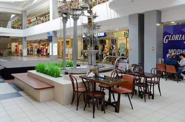 Interior of shopping and entertainment complex Gulliver, St. Petersburg, Russia — Stock Photo, Image