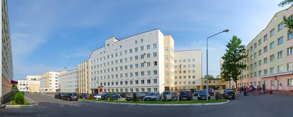 Vitebsk State Order of Friendship of Peoples lääketieteellinen yliopisto ja asuntola, Valko-Venäjä — kuvapankkivalokuva