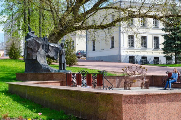 Monumento a Alexander Sergeevich Pushkin en el parque que lleva el nombre de Pushkin, Vitebsk, Belarús —  Fotos de Stock