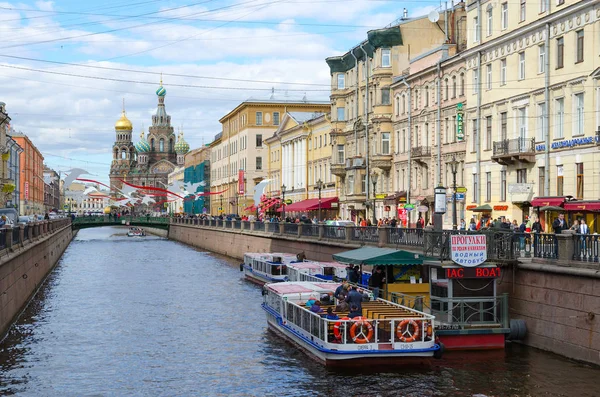 Banvallen av Gribojedov kanalen, St. Petersburg, Ryssland — Stockfoto