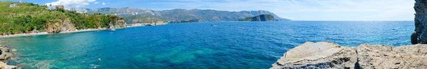 Panorámás kilátás nyílik a Budva coast (Mogren, Budva óvárosától, Sveti Nikola szigeten strand), Montenegro — Stock Fotó