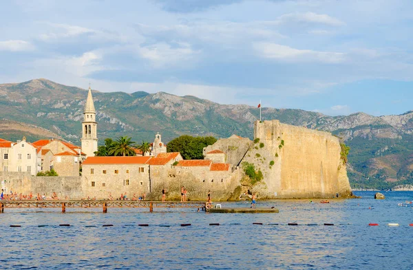 Ciudad vieja en la popular ciudad turística de Budva, Montenegro —  Fotos de Stock