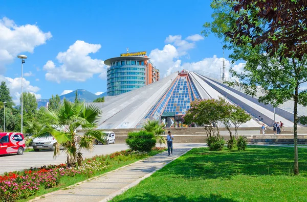 Bina piramit (komünist diktatör Enver Hoca eski Müzesi), Tiran, Arnavutluk