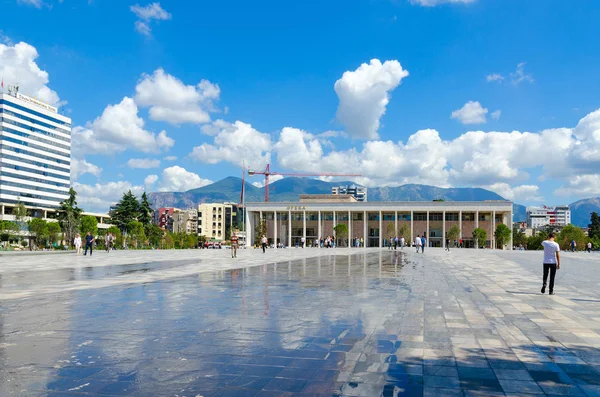 국립 오페라와 발레 극장의 알바니아, 티라나 국제 호텔, 티라나, 알바니아 — 스톡 사진