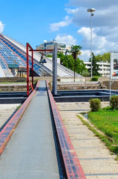 Denkmal der Friedensglocke, Tirana, Albanien — Stockfoto