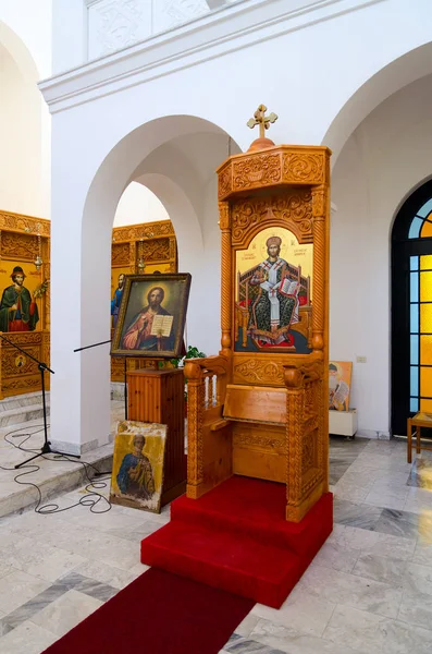 Innenraum der orthodoxen Kirche (Kirche der Geburt Christi), Schkoder, Albanien — Stockfoto