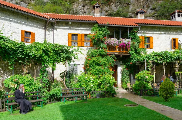 Turist Moraca Karadağ Manastırı ziyaret 