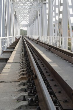 Demiryolu Köprüsü raylar, perspektif içine uzanan