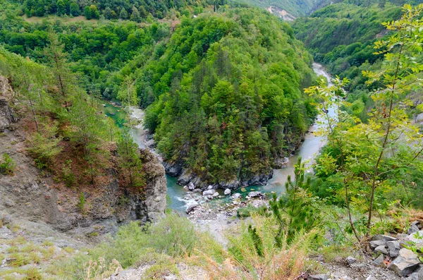 Biegung der Schlucht des Tara-Flusses, Berglandschaft, Montenegro — Stockfoto