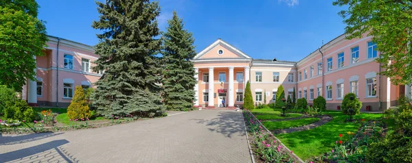 Polotsk pedagógiai Főiskola, oktatási létesítmény Vitebsk állami egyetemen nevezték óráig Masherov, Polotsk, Fehéroroszország — Stock Fotó