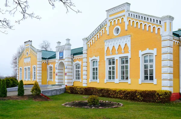 Edifício de Dobrush museu regional de tradição local, Bielorrússia — Fotografia de Stock