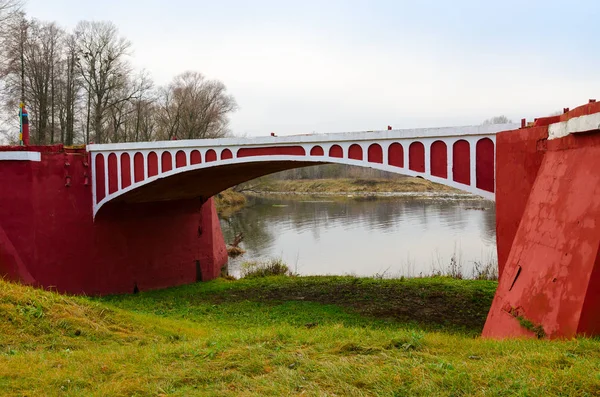 Old Red (Humpbacks) bridge (1927), Dobrush, Belarus — стоковое фото